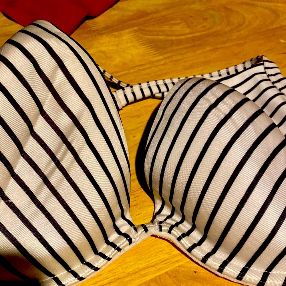 Cacique Lane Bryant White Black Stripe Underwire Bra Plus Size 40D. Thick cups